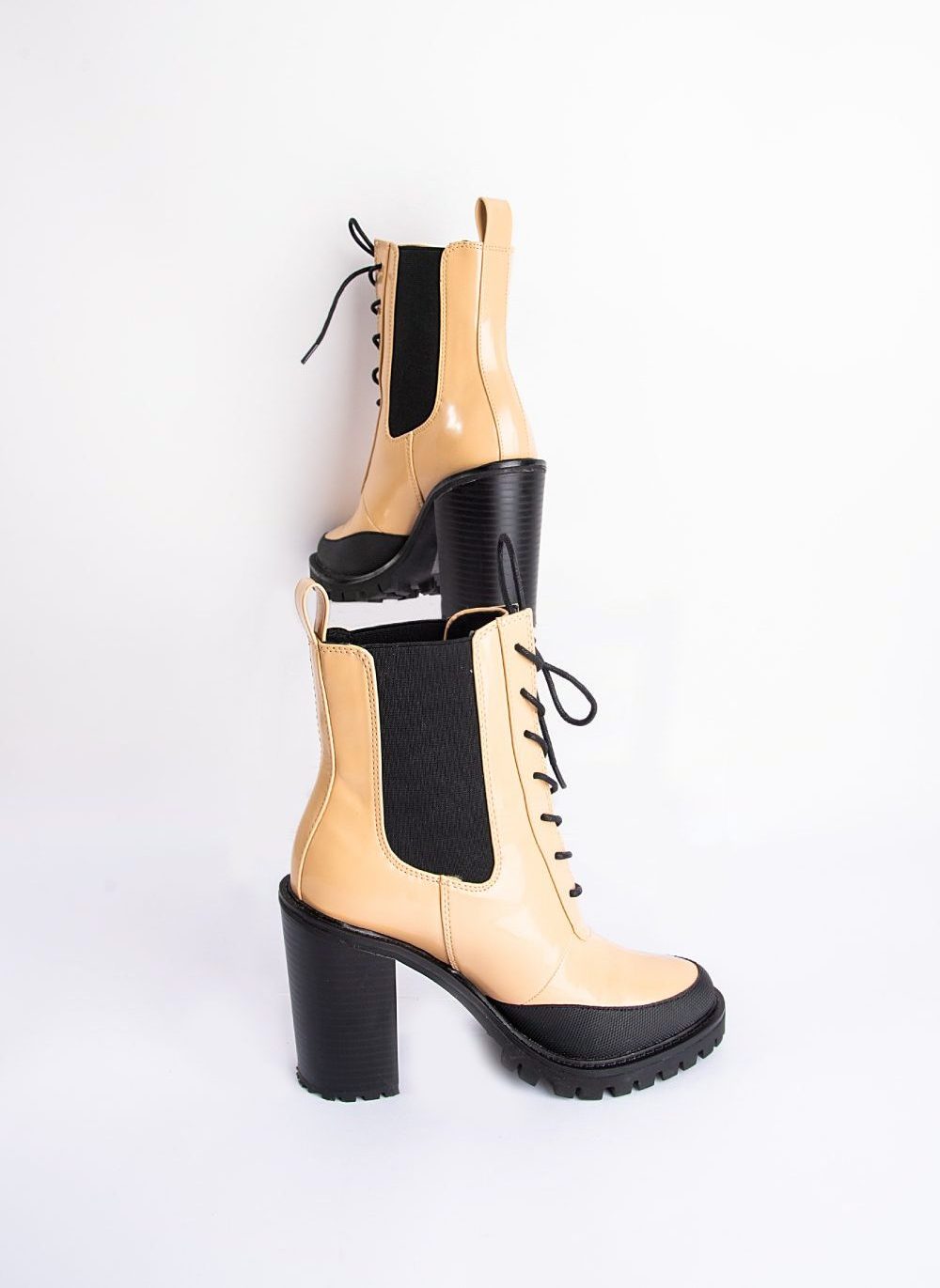 beige lace up heel boots -מגפי עקב שרוכים בצבע בז' ושחור מגף
